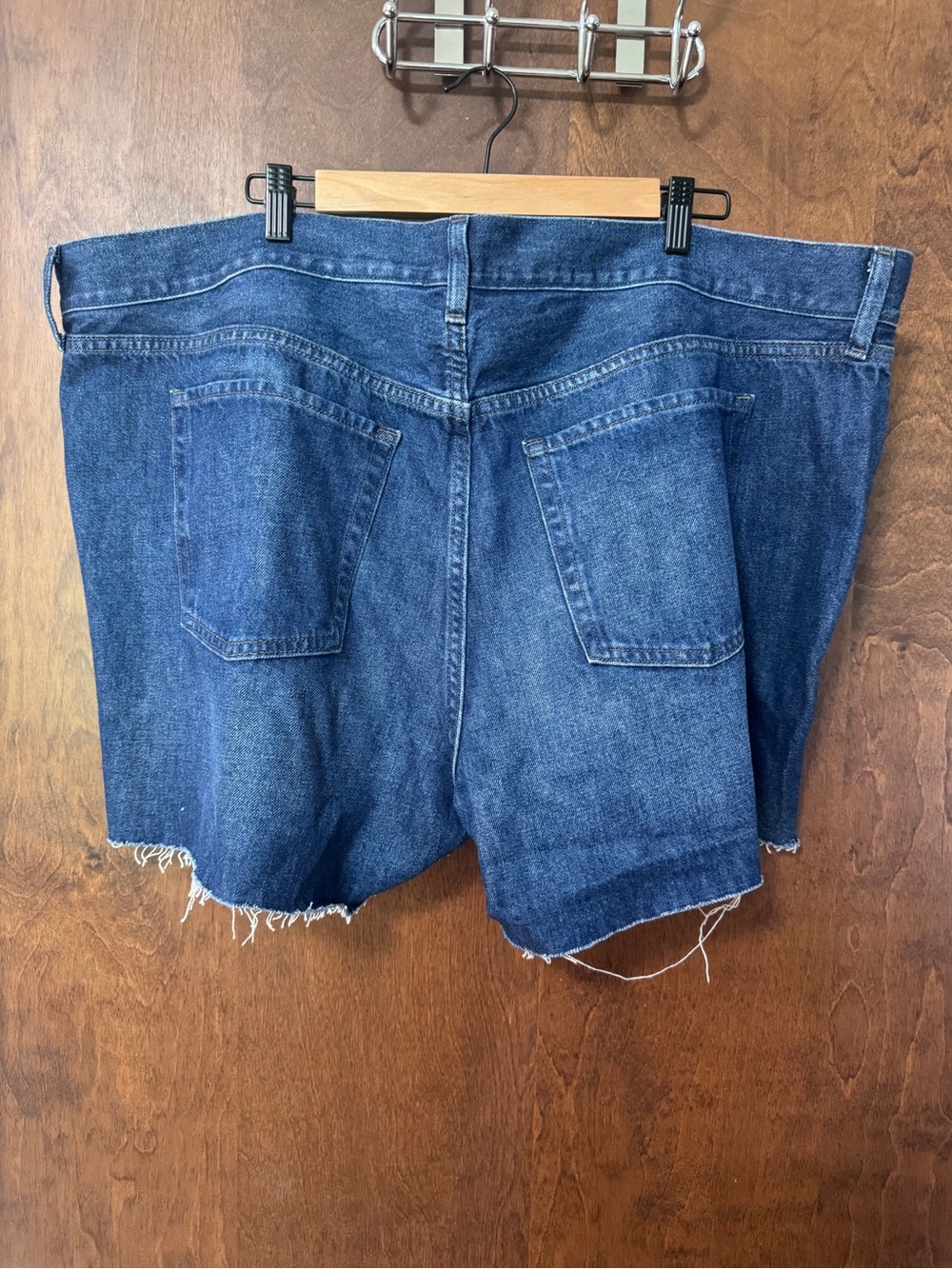 Old Navy High Waisted Slouchy Straight Distressed Denim Cutoff Shorts - Picture 6 of 7